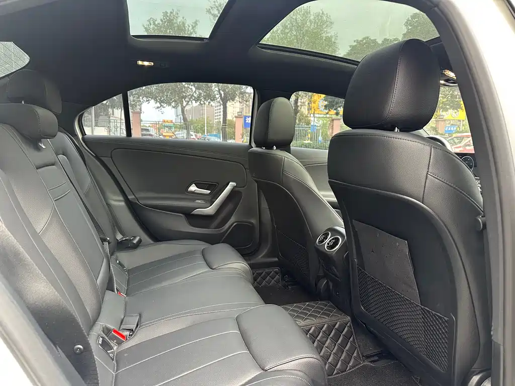 Mercedes-Benz A-Class 2022 — фото 9