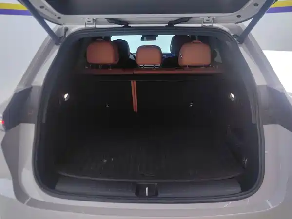 Li Auto L6 2024