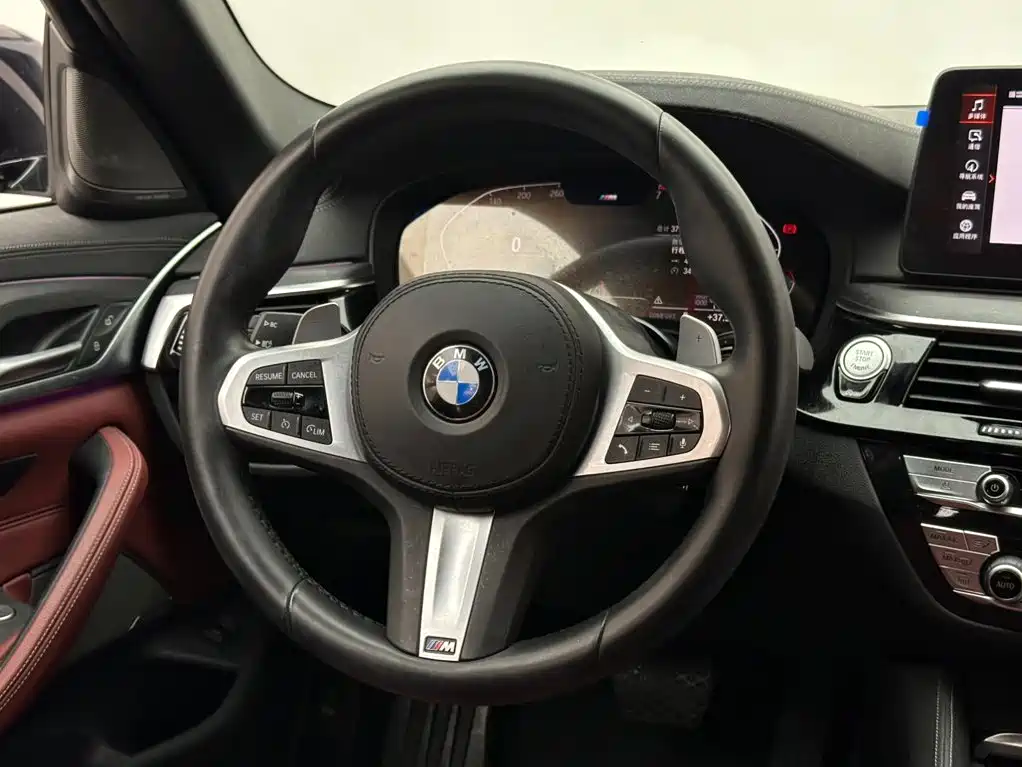 BMW 5 Series 2021 — фото 12