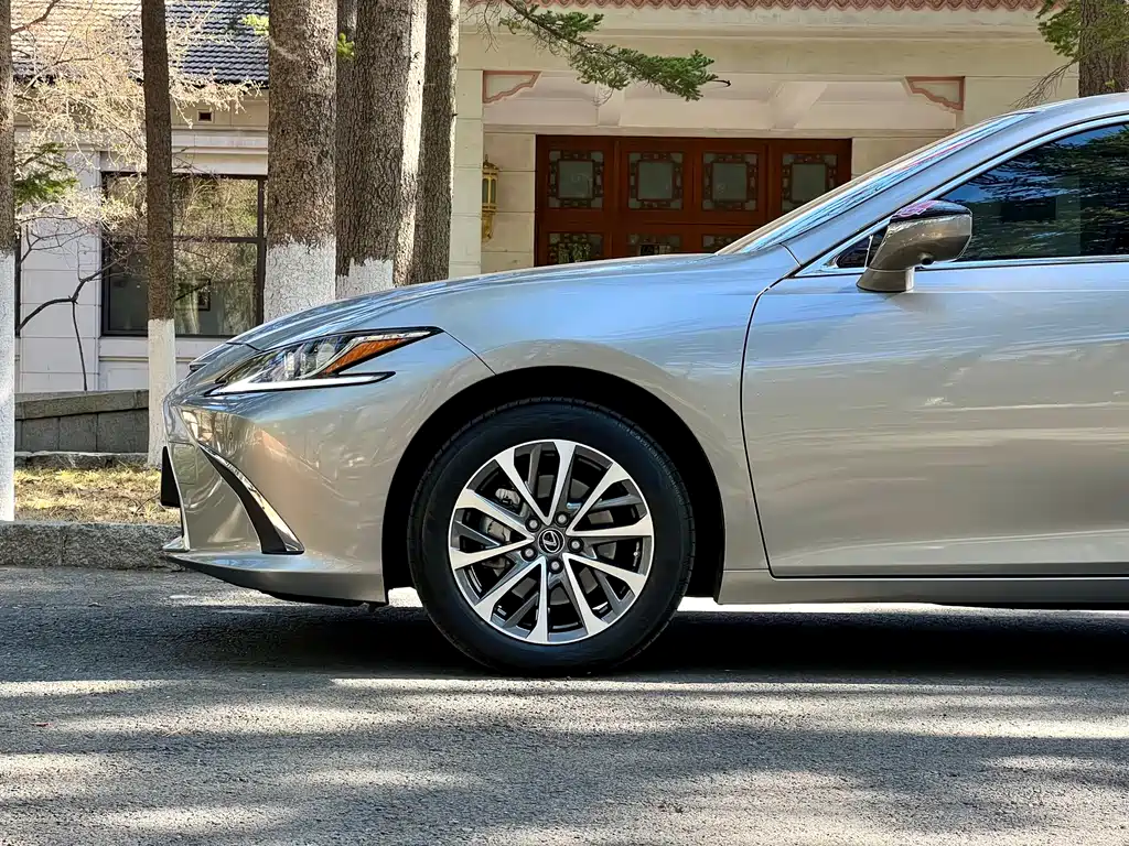 Lexus ES 2024 — фото 13