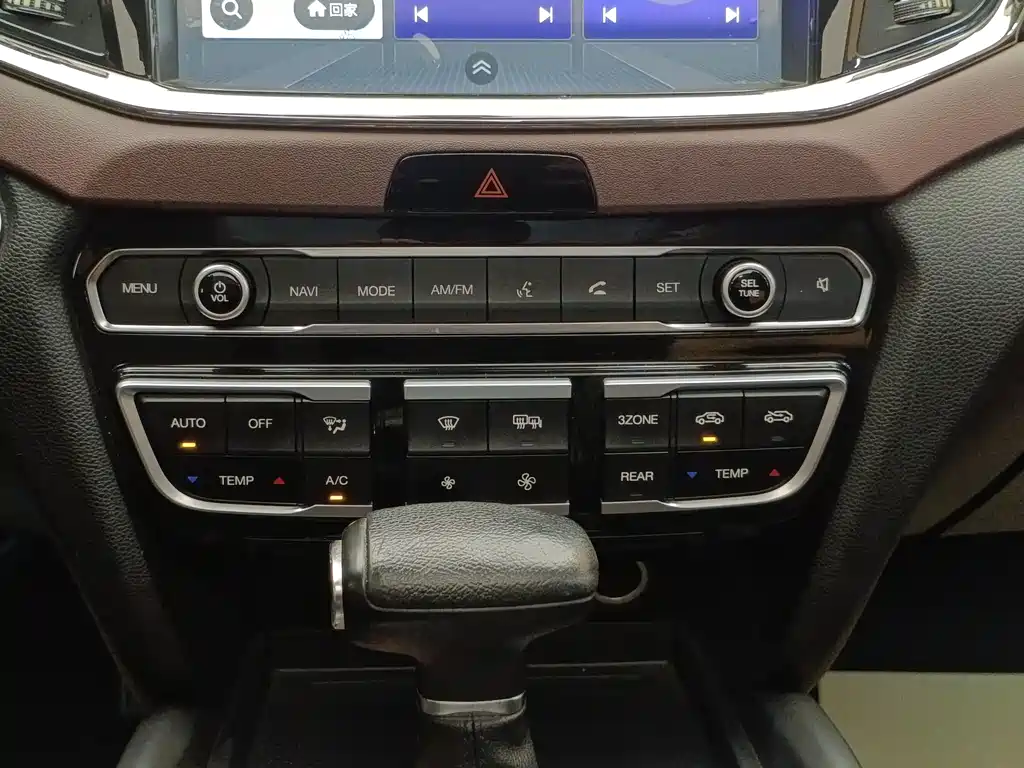 GAC Trumpchi GS8 2017 — фото 15