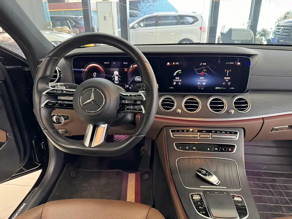 Mercedes-Benz E-Class 2021 — фото 15