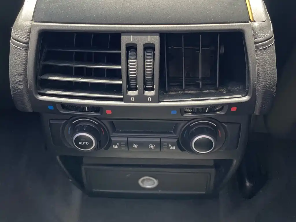 BMW X5 2010 — фото 16