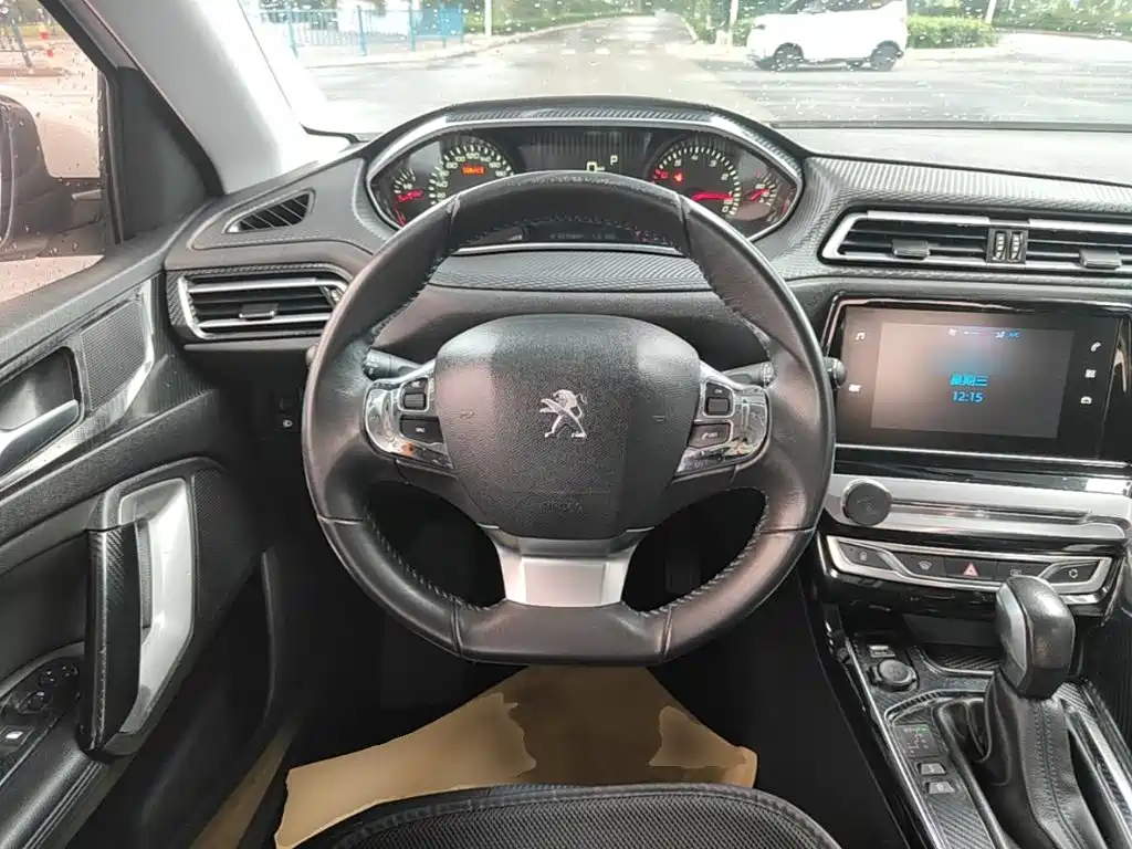 Peugeot 308 2018 — фото 11
