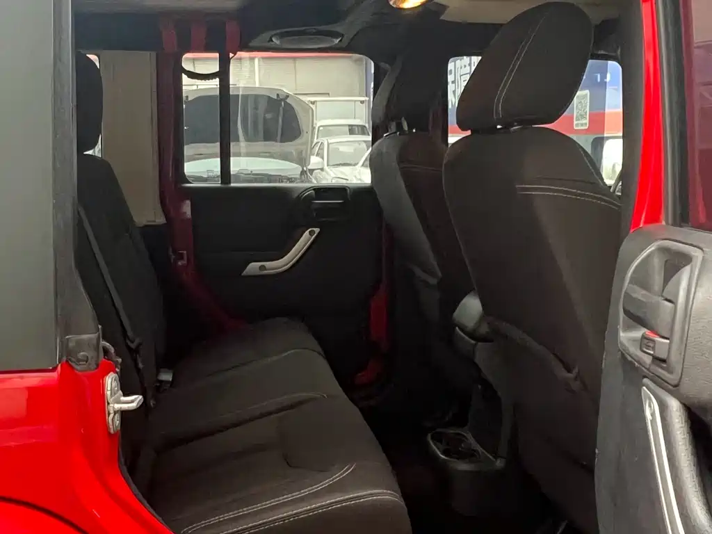 Jeep Wrangler 2014 — фото 16