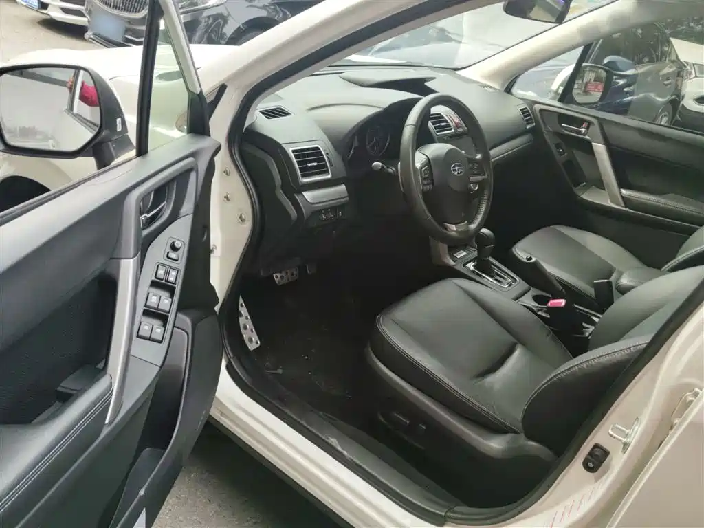 Subaru Forester 2015 — фото 12