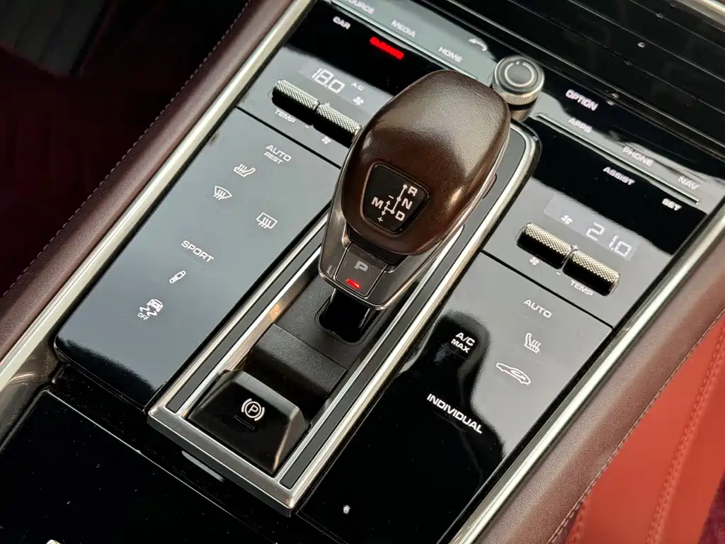 Porsche Panamera 2019 — фото 12