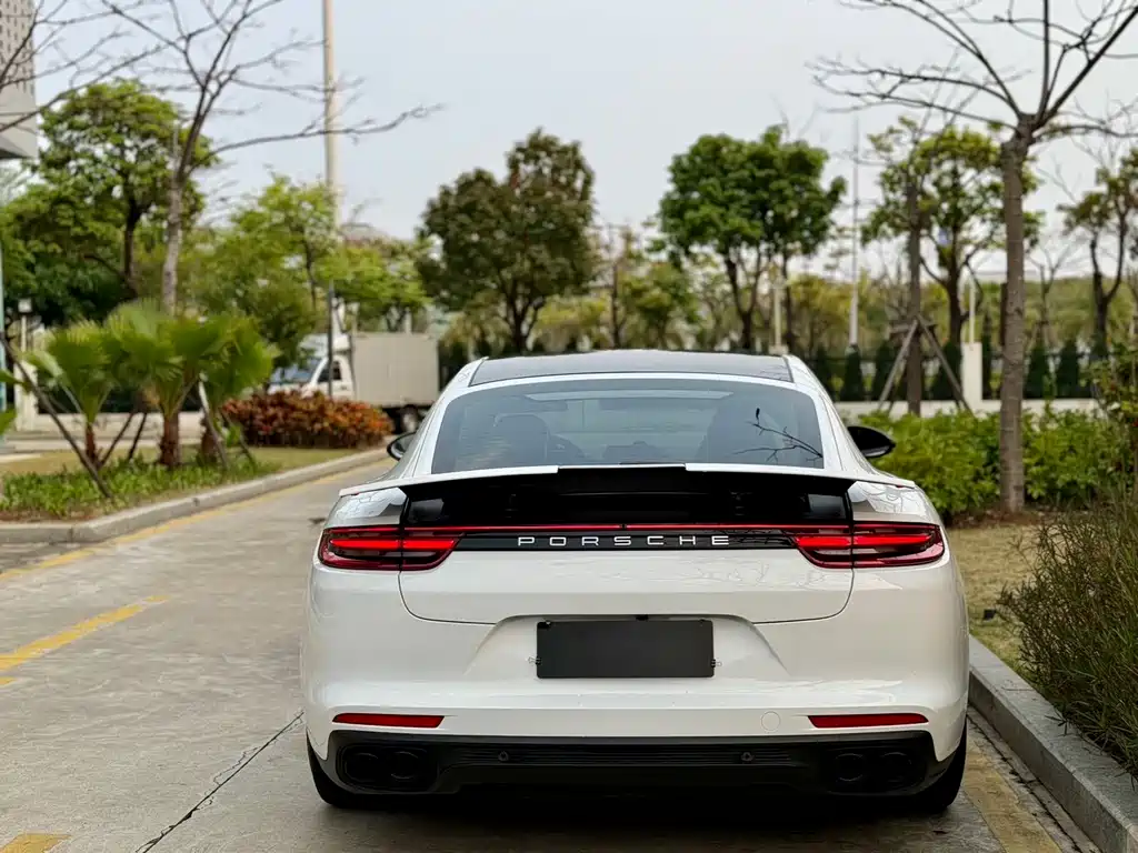 Porsche Panamera 2019 — фото 19