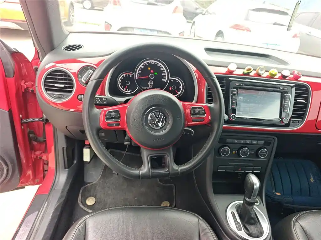 Volkswagen Beetle 2015 — фото 11