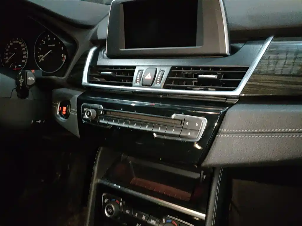 BMW 2 Series Active Tourer 2015 — фото 13