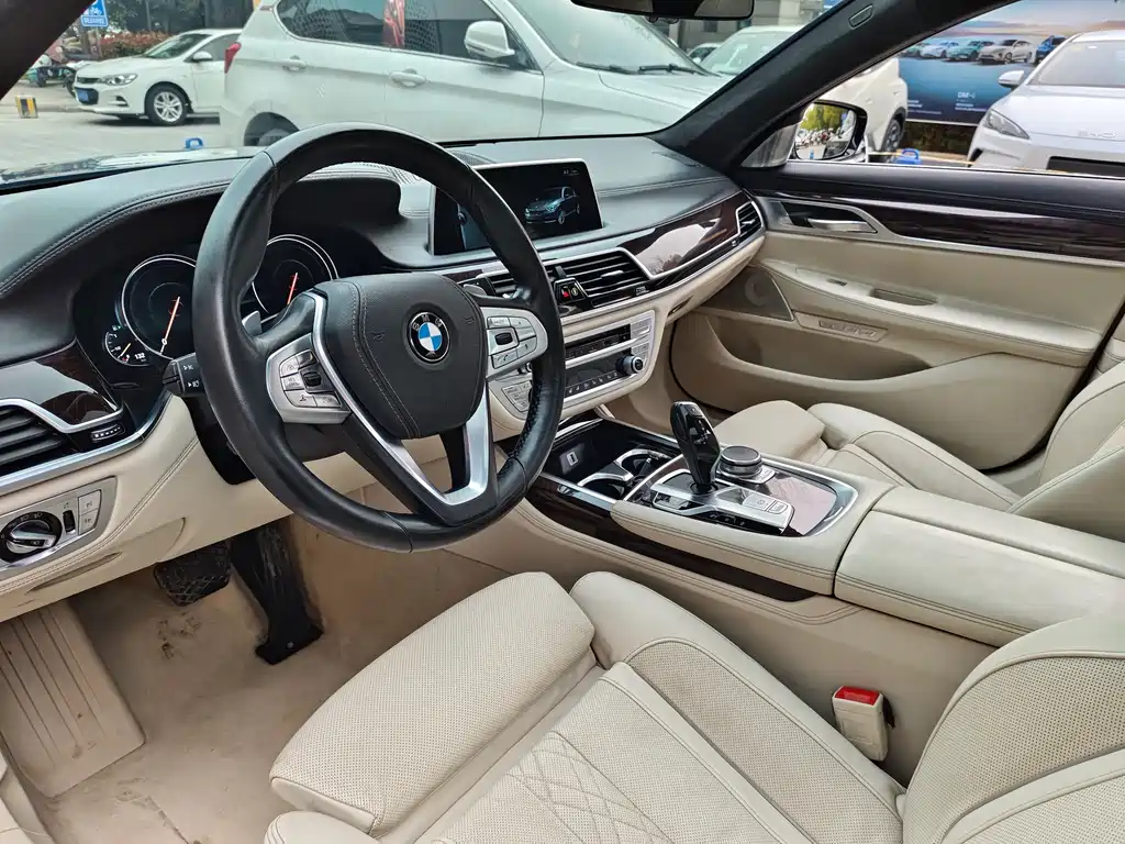 BMW 7 Series 2016 — фото 6