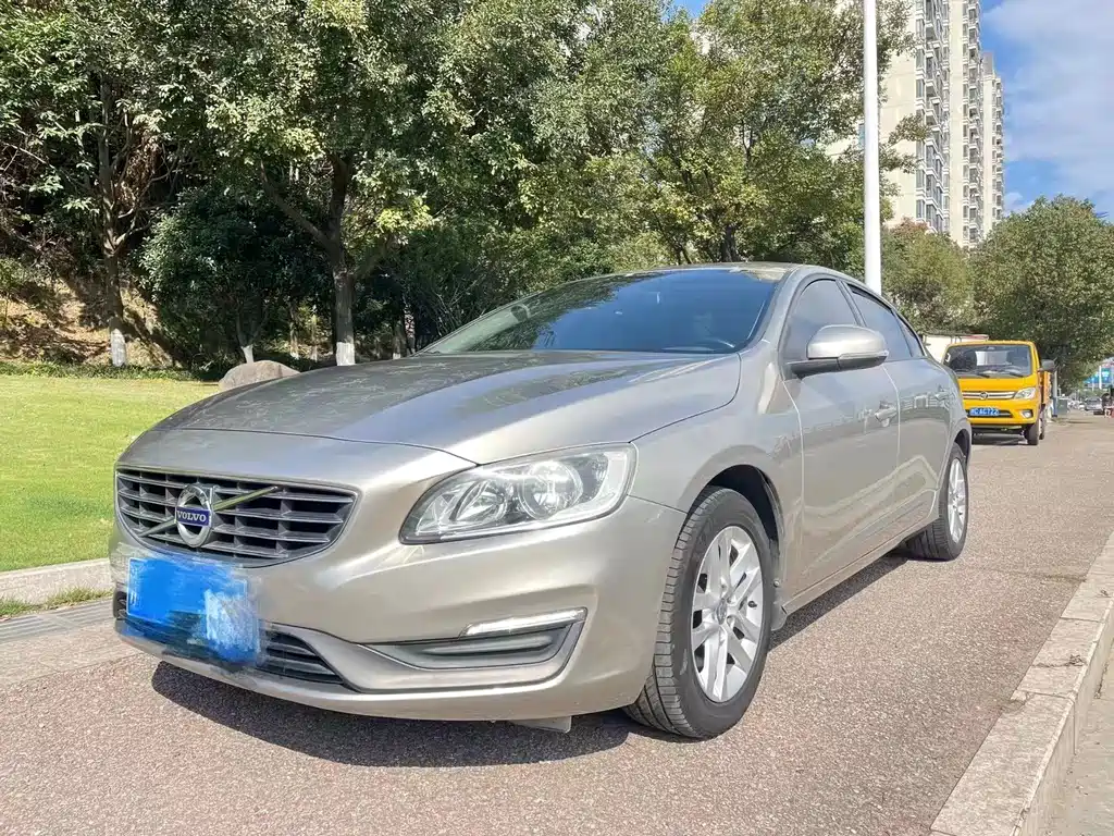 Volvo S60 2014 — фото 1