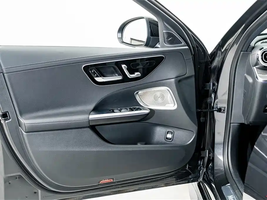 Mercedes-Benz C-Class 2024 — фото 16