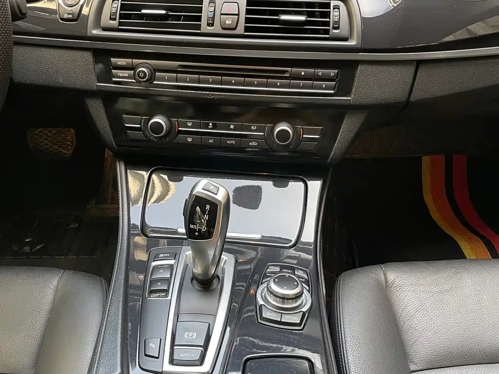 BMW 5 Series 2014 — фото 18