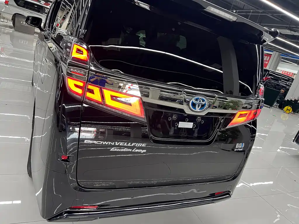 Toyota Vellfire 2022 — фото 7