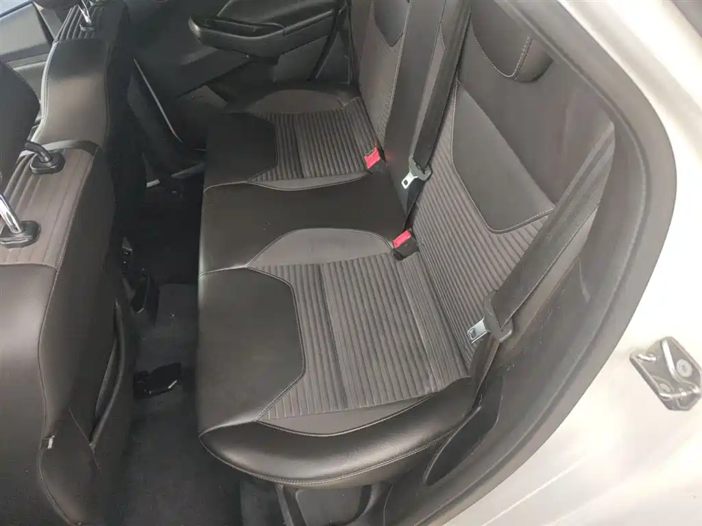 Ford Focus 2018 — фото 13