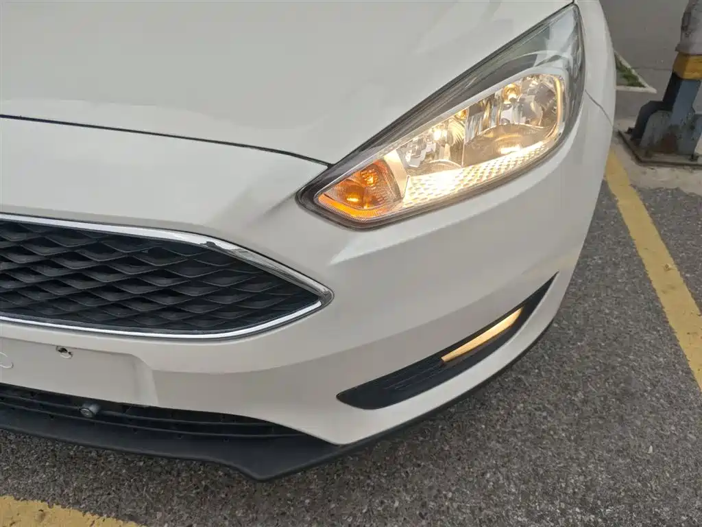 Ford Focus 2018 — фото 18