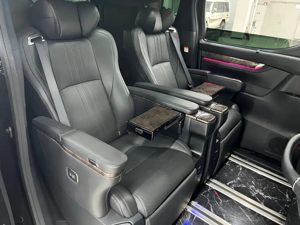 Toyota Vellfire 2022 — фото 14