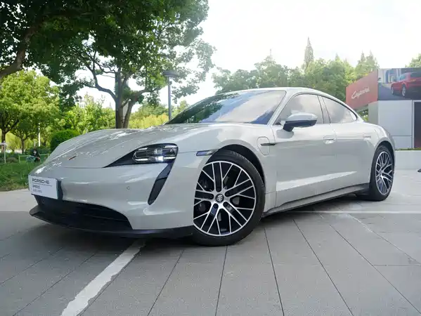 Porsche Taycan 2023