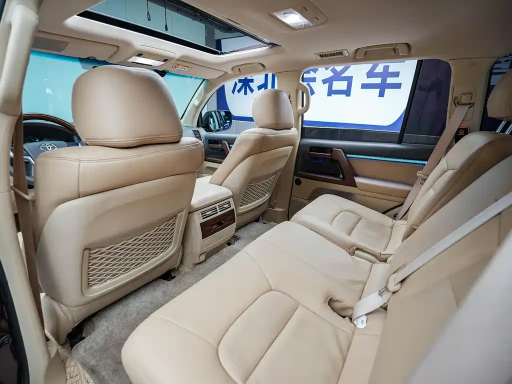 Toyota Land Cruiser 2017 — фото 16