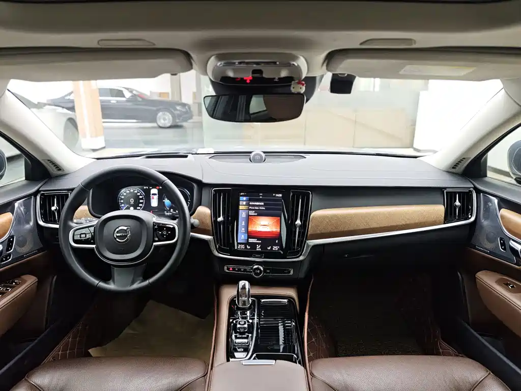 Volvo S90 Plug-In Hybrid 2019 — фото 10
