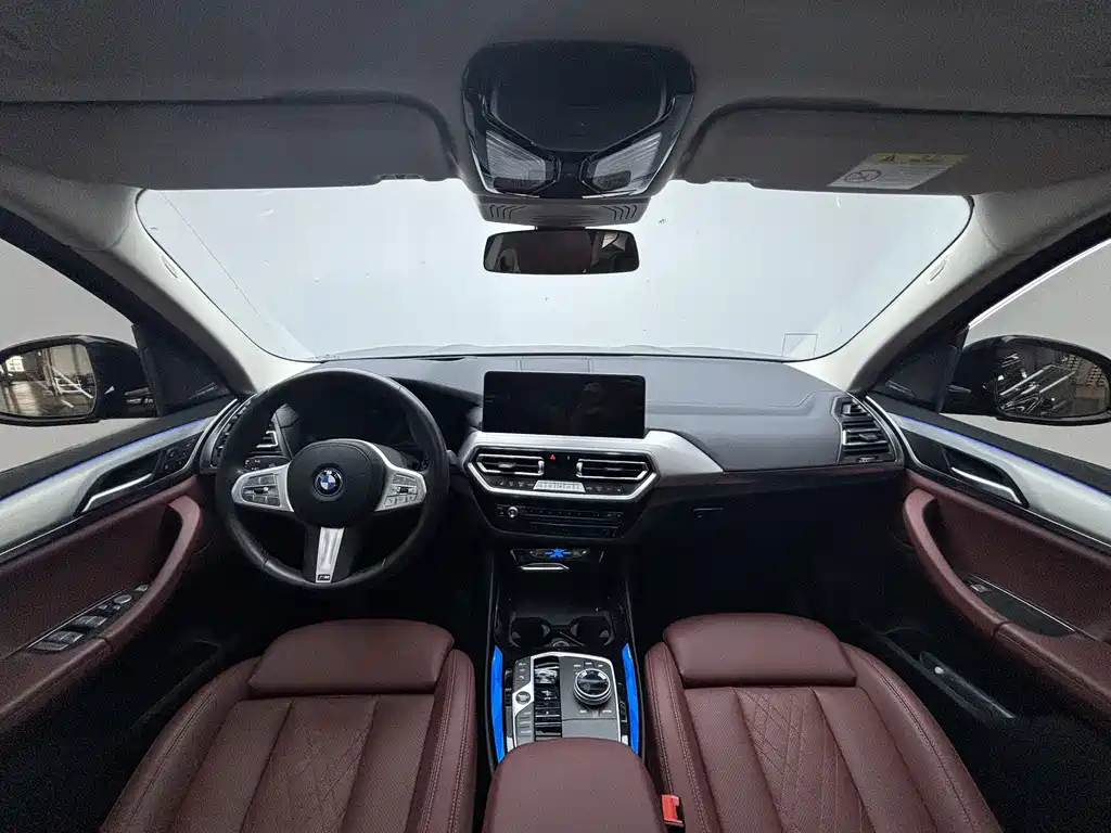 BMW iX3 2025 — фото 18