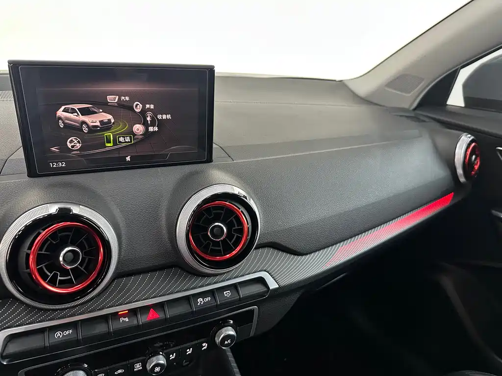 Audi Q2L 2022 — фото 17