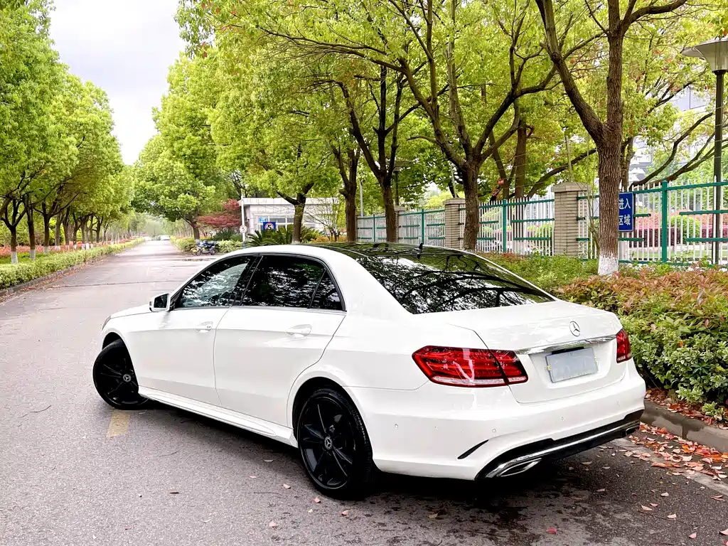 Mercedes-Benz E-Class 2015 — фото 17