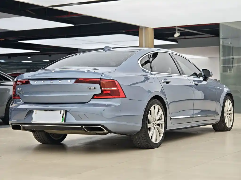 Volvo S90 Plug-In Hybrid 2019 — фото 4
