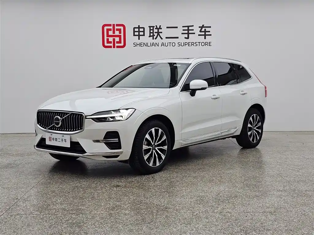 Volvo XC60 2024 — фото 1