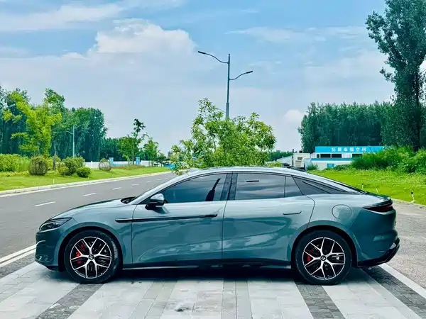 BYD Han L 2025