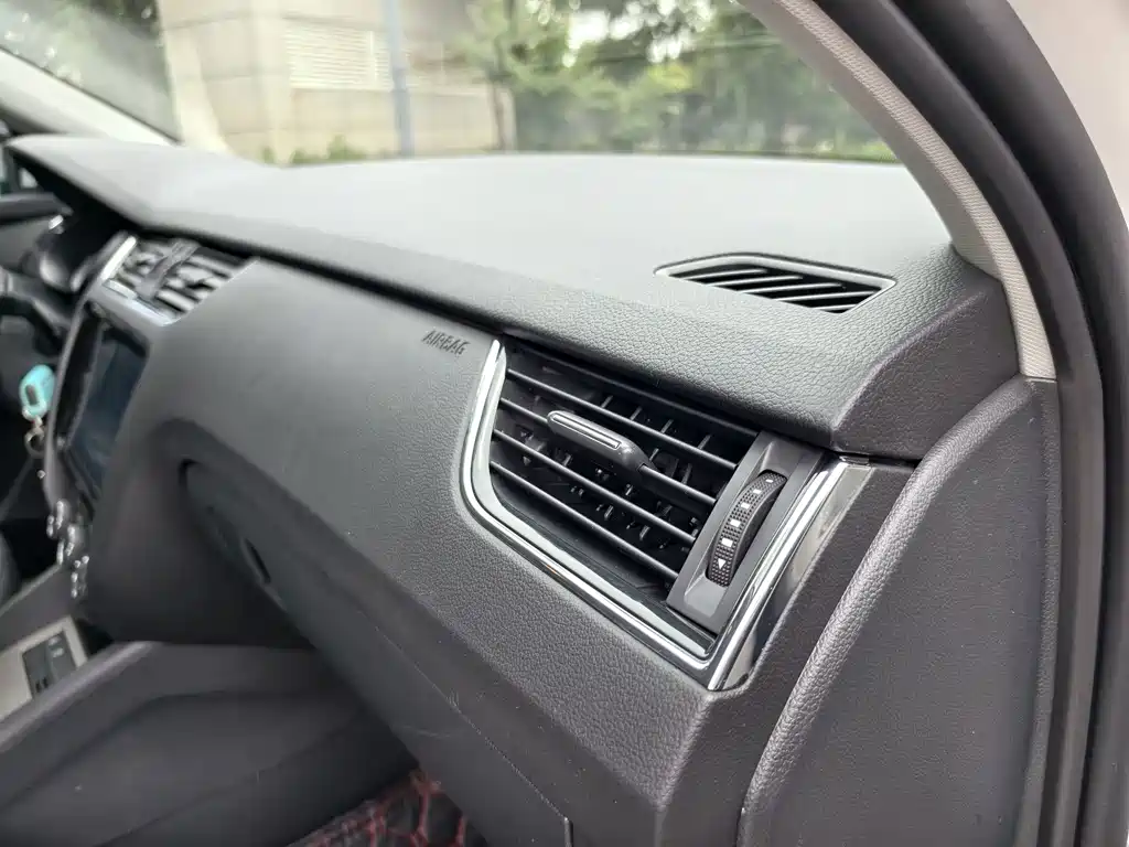 Skoda Octavia 2019 — фото 12