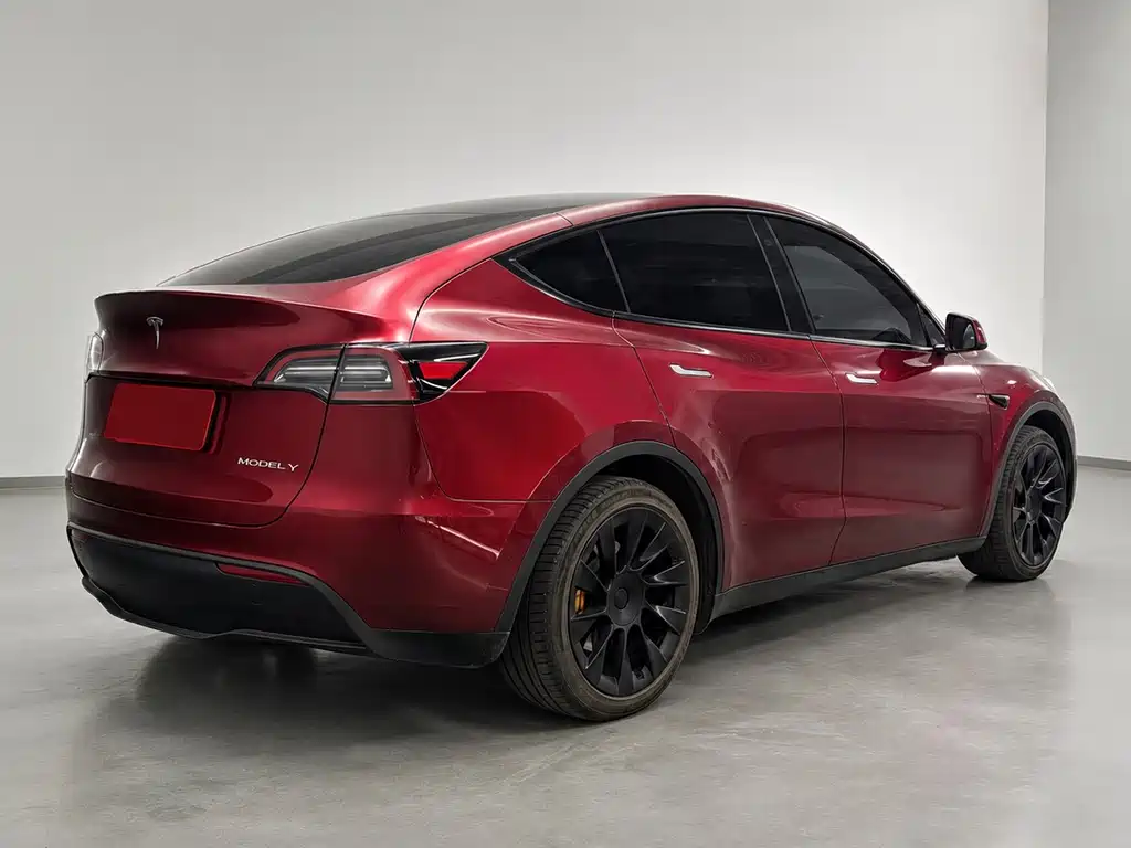 Tesla Model Y 2023 — фото 9