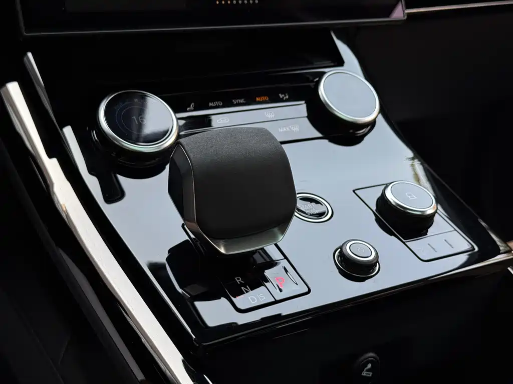 Land Rover Sport 2023 — фото 18