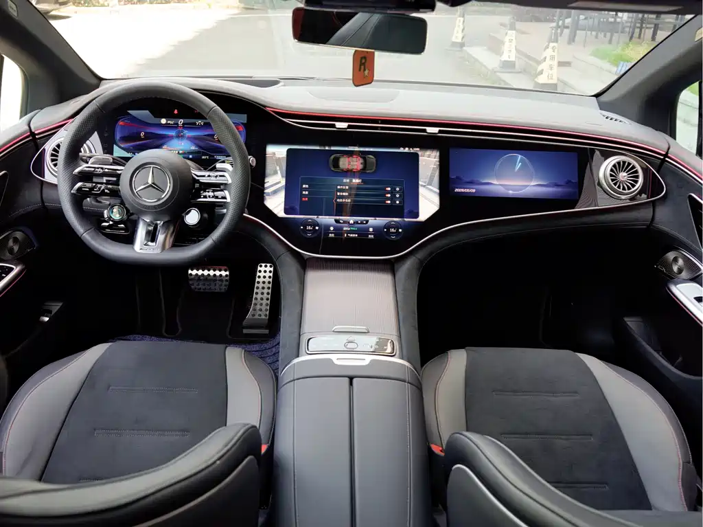Mercedes-Benz EQE AMG 2024 — фото 14