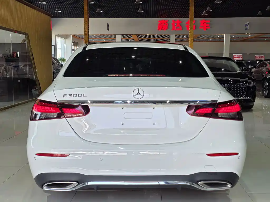 Mercedes-Benz E-Class 2022 — фото 17