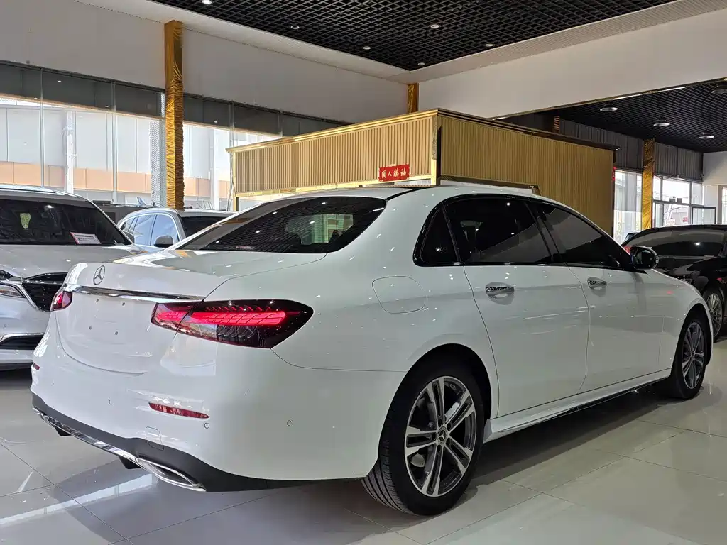 Mercedes-Benz E-Class 2022 — фото 15