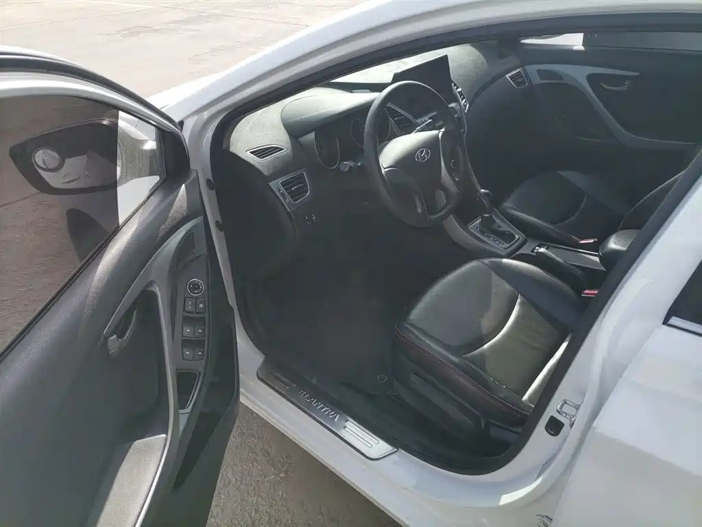 Hyundai Elantra Langdong 2017 — фото 12
