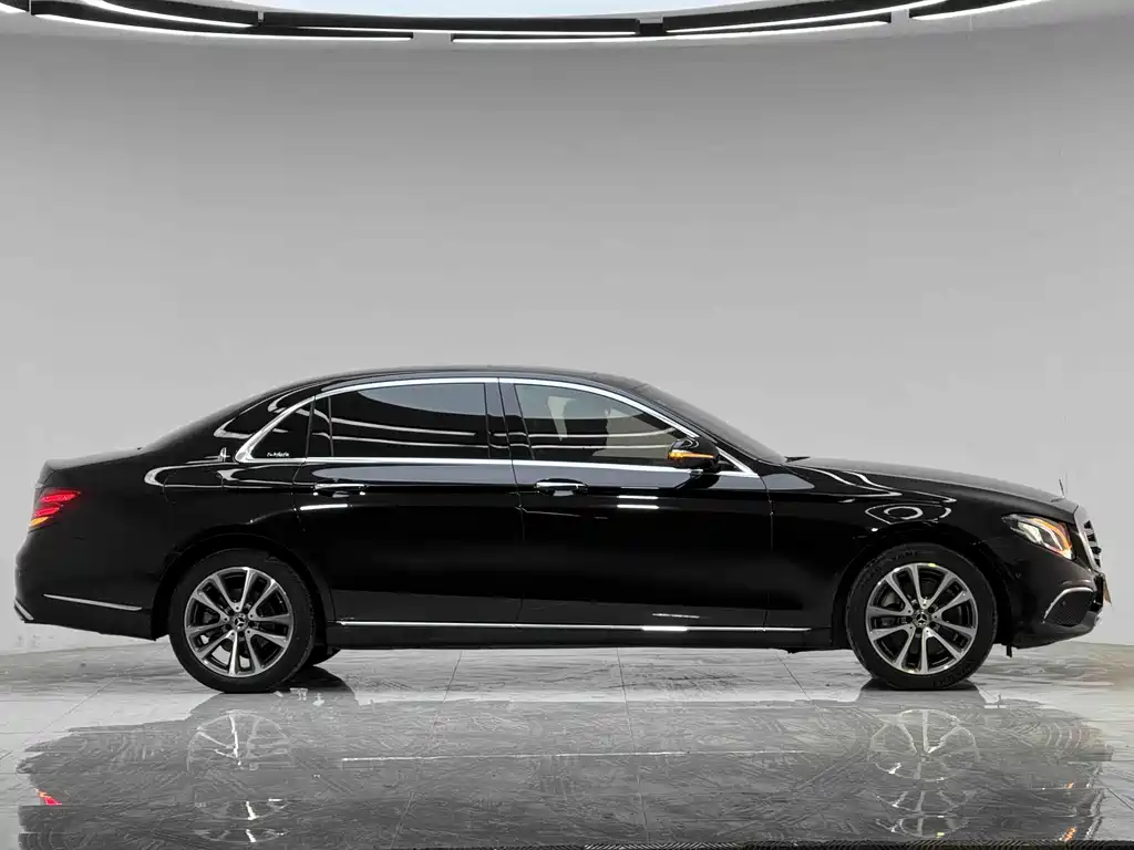 Mercedes-Benz E-Class 2019 — фото 11