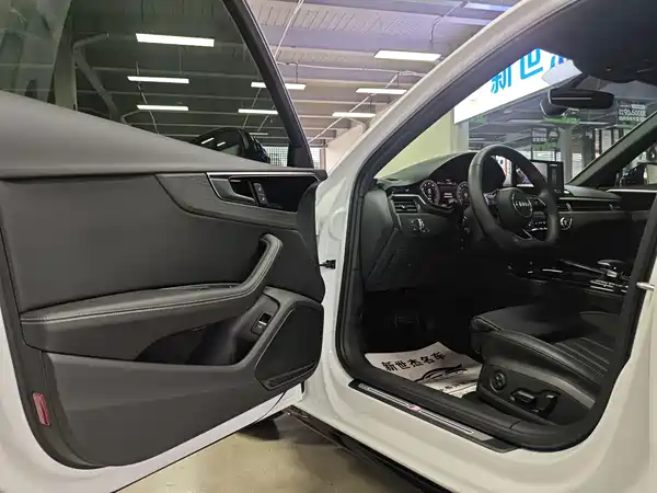 Audi A4L 2023