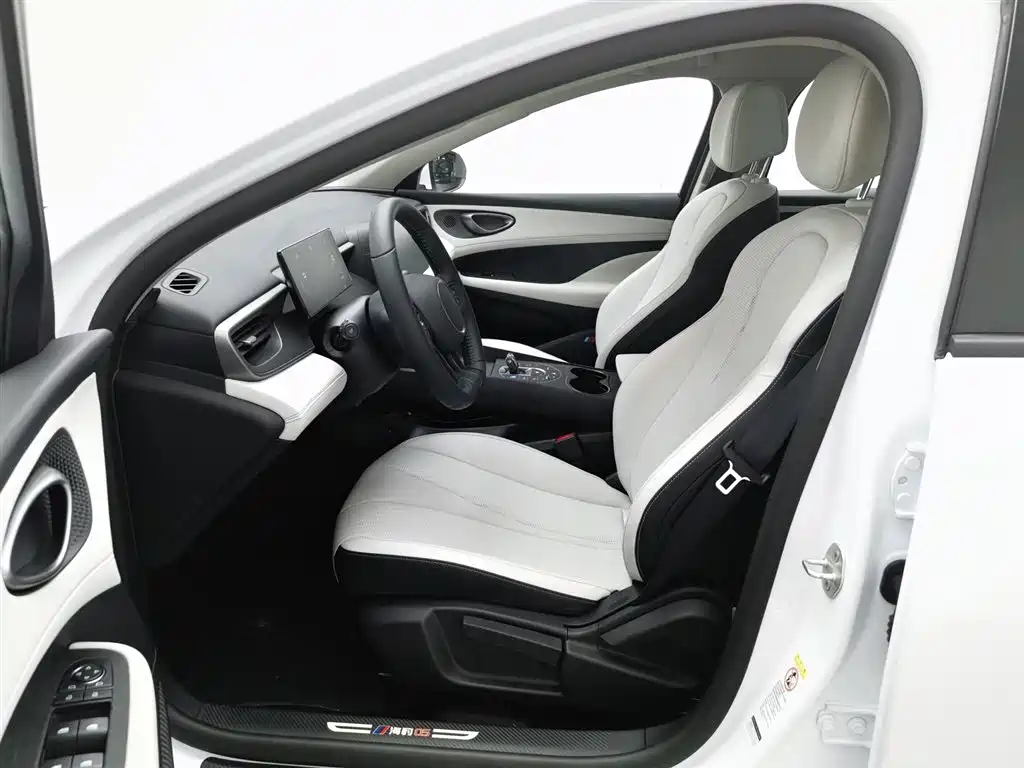 BYD Seal 05 DM-i 2025 — фото 10