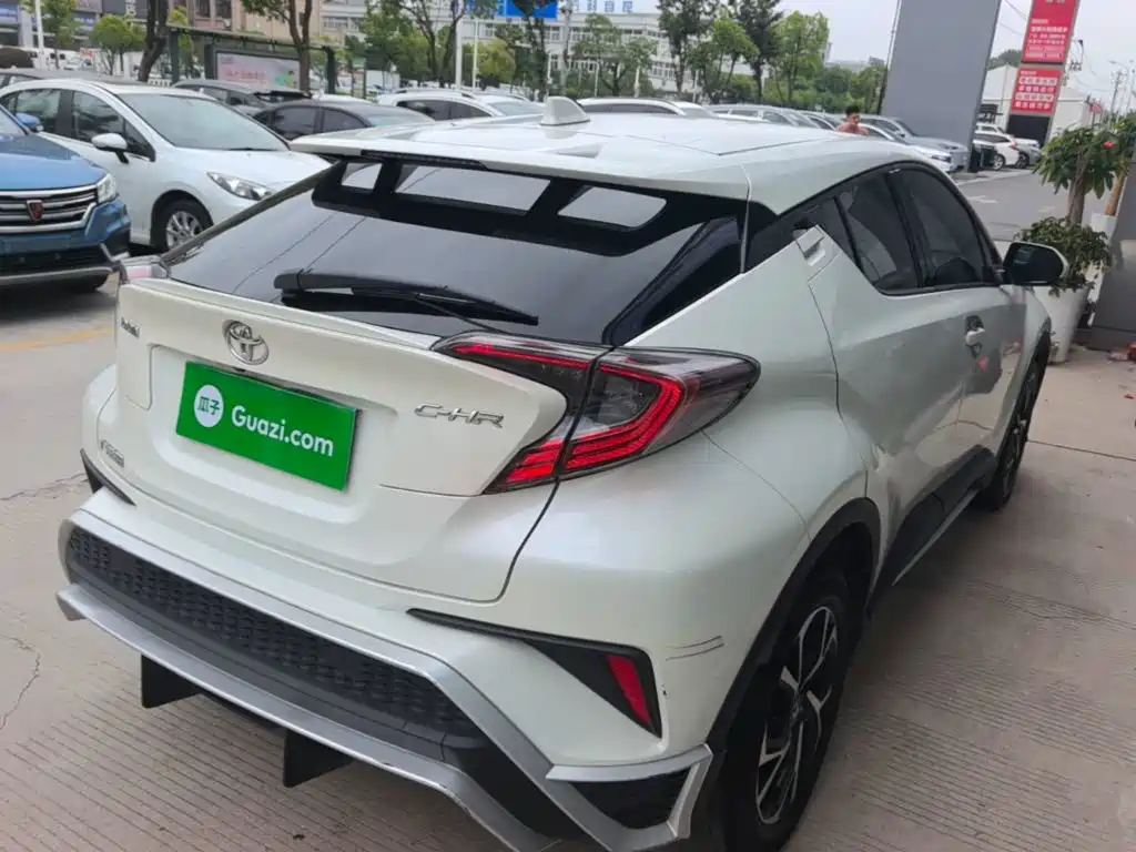 Toyota C-HR 2018 — фото 7