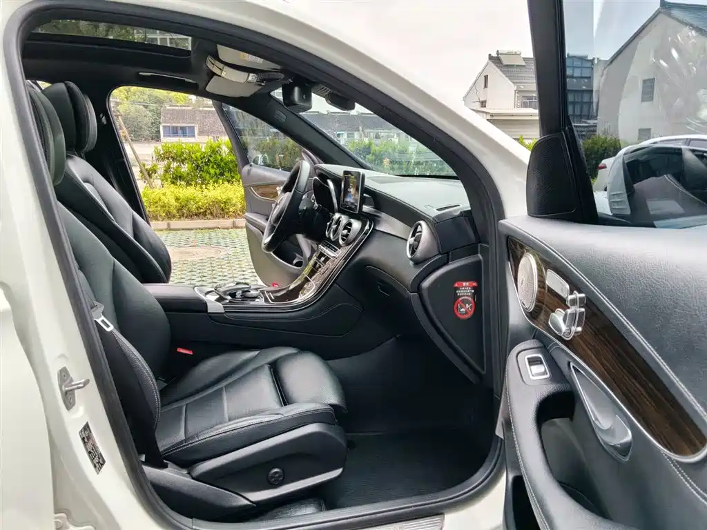 Mercedes-Benz GLC 2018 — фото 13