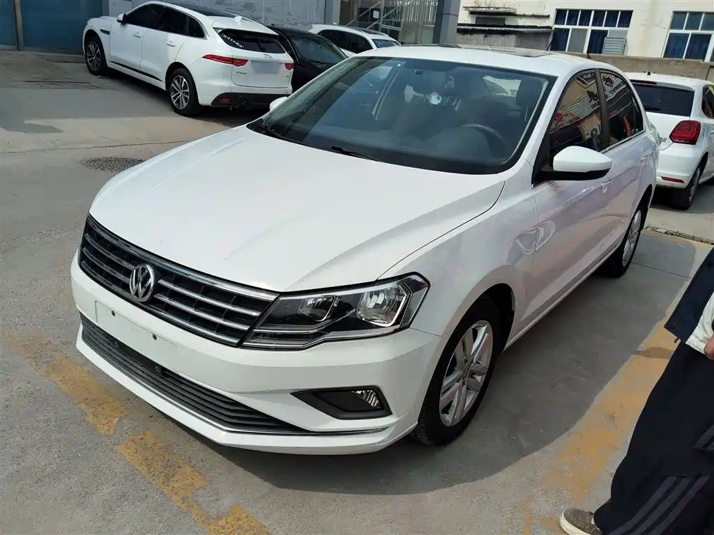 Volkswagen Jetta 2018 — фото 1