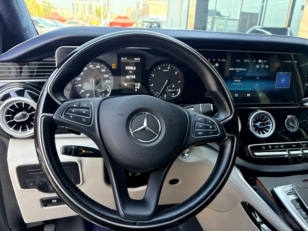 Mercedes-Benz Vito 2023 — фото 15