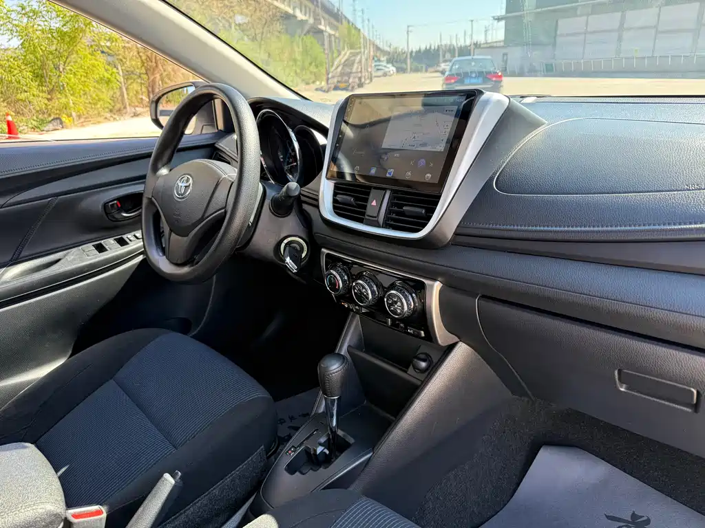 Toyota Yaris L 2018 — фото 13