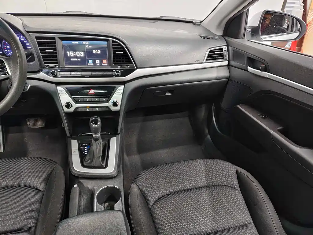Hyundai Elantra 2016 — фото 12