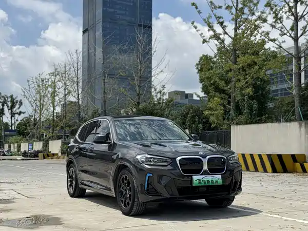 BMW iX3 2021