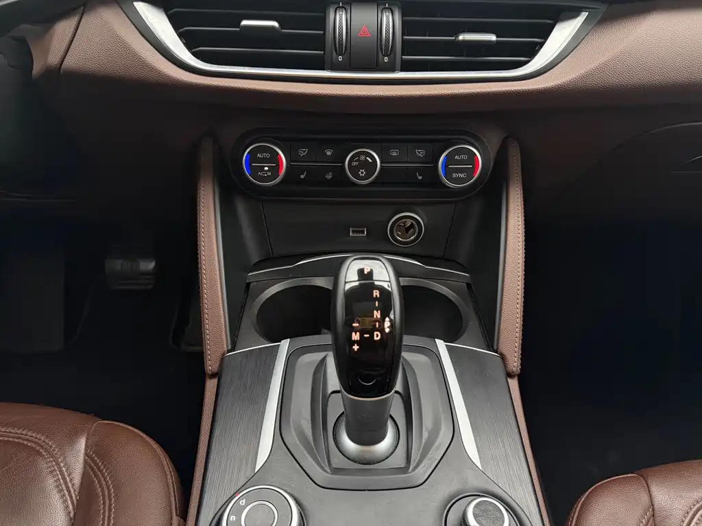 Alfa Romeo Stelvio 2019 — фото 18