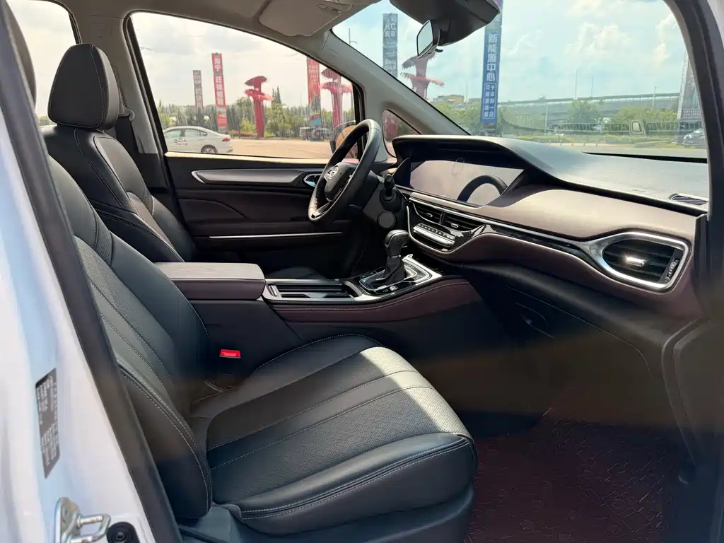 GAC Trumpchi M6 2022 — фото 13